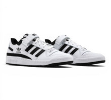 forum white and black